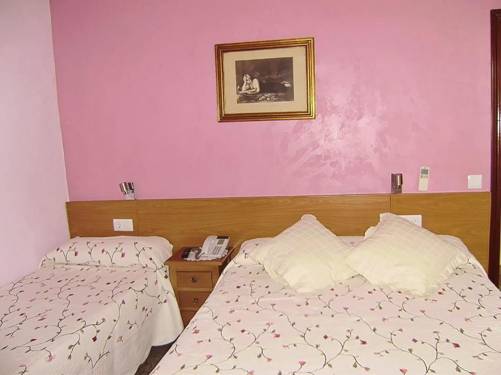 Hostal Miguel Angel - Madrid — Photos 2